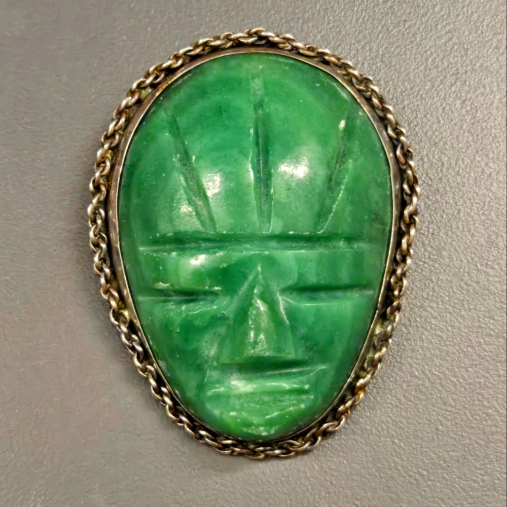 Big Vtg 1940-1950s Carved Green Onix 925 Silver Pendant Brooch with Linear Mask